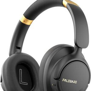 NWT: Noise Cancelling Over the Ear Headphones